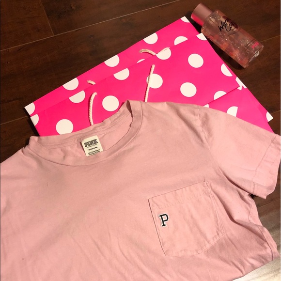 ❌ SOLD ❌ Pink VS Campus Tee in soft pink - Picture 3 of 7